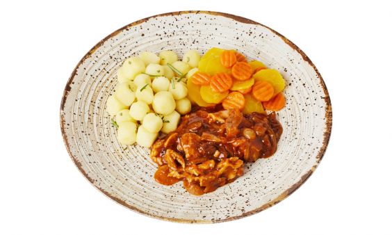 Coq au vin met gekonfijte worteltjes en krieltjes met rozemarijn