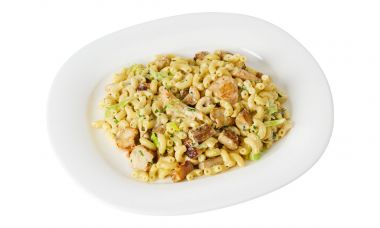 Macaroni met kip, spek, prei en champignon